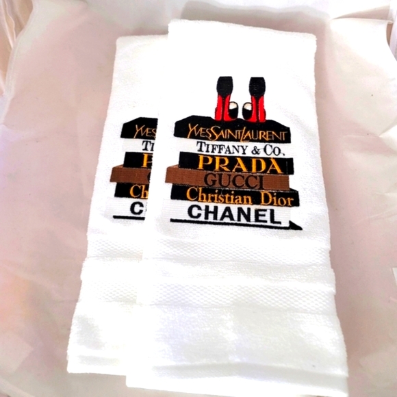 Embroidered Fashion Design Red Bottom & Books Hand Towel - Picture 1 of 3